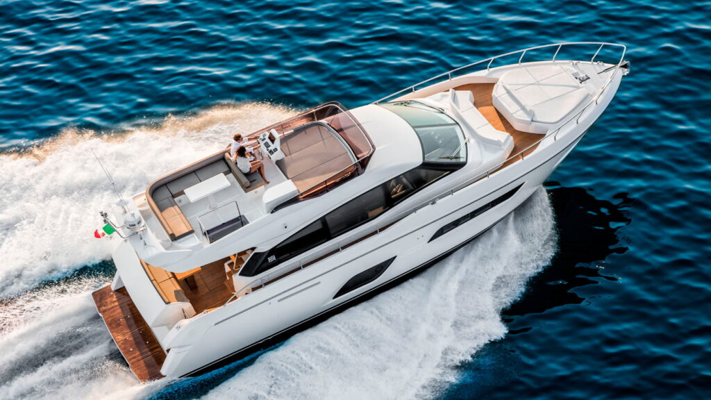 Ferretti-Yachts-550-exteriores-2
