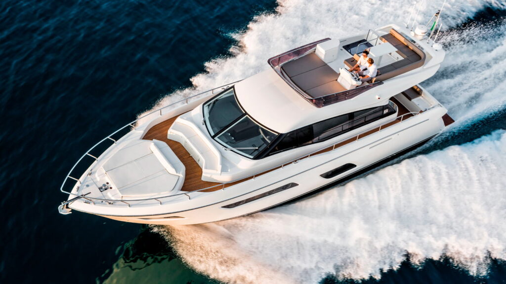 Ferretti-Yachts-550-exteriores-3