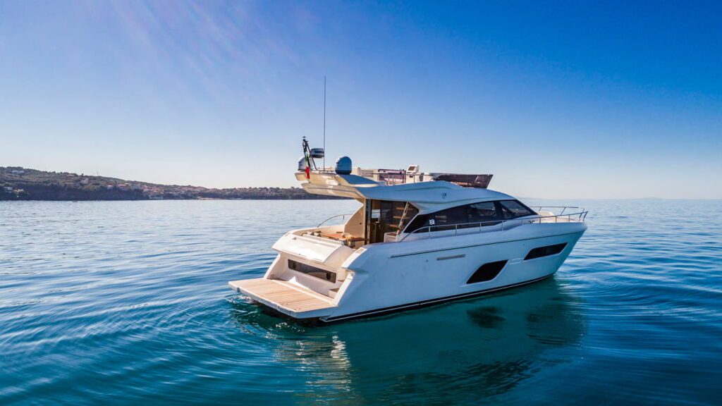 Ferretti-Yachts-550-exteriores-6