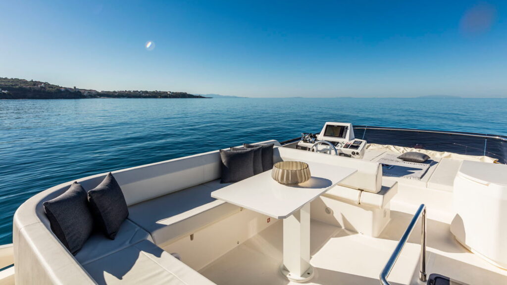 Ferretti-Yachts-550-exteriores-7