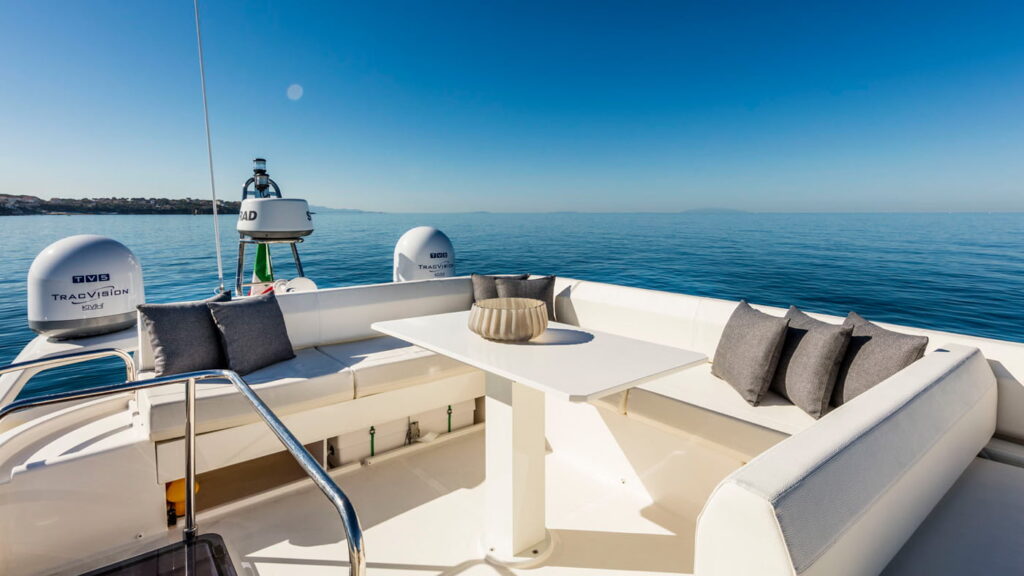 Ferretti-Yachts-550-exteriores-9