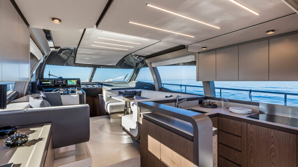 Ferretti-Yachts-550-interiores-1