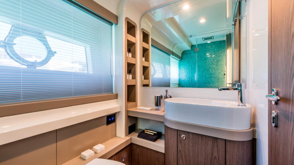 Ferretti-Yachts-550-interiores-11