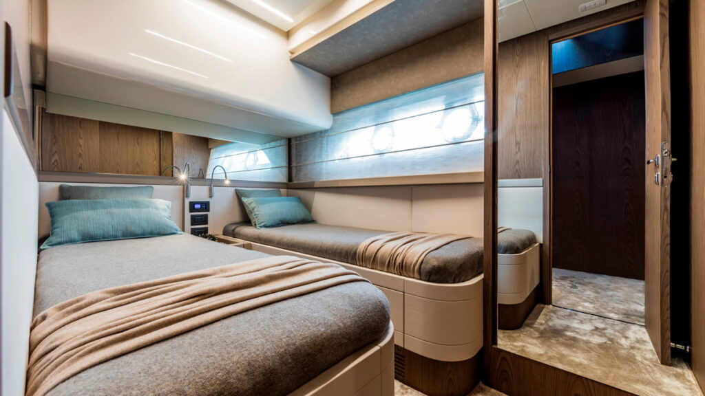 Ferretti-Yachts-550-interiores-14