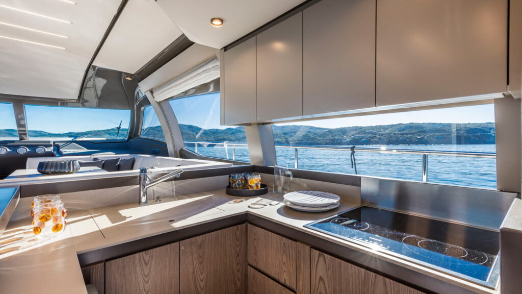 Ferretti-Yachts-550-interiores-3