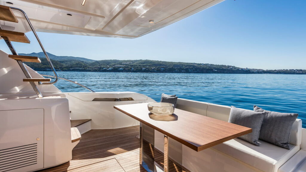 Ferretti-Yachts-550-interiores-7
